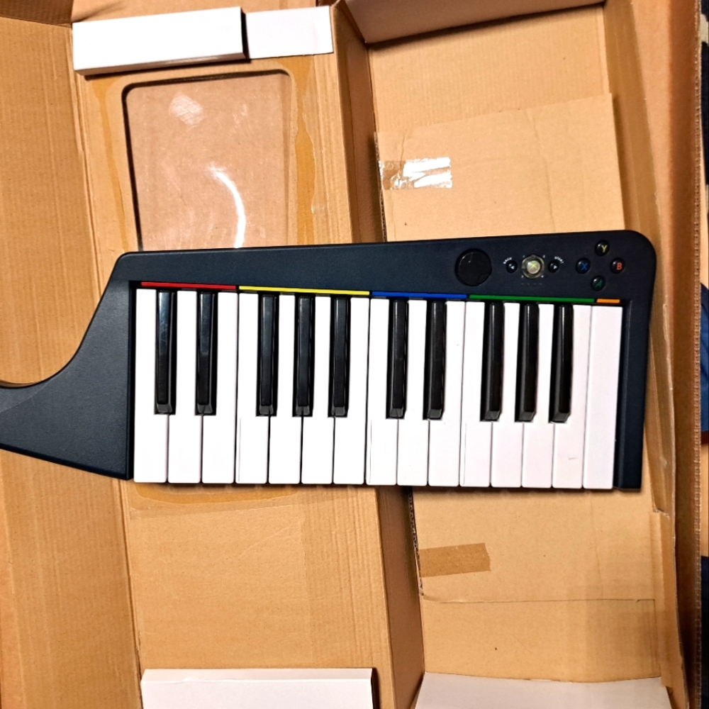 XBOX 360 Rockband 3 Wireless Keyboard With Shoulder Strap **GAME NOT INCLUDED**